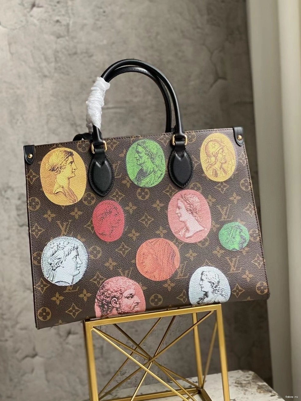 MM LOUIS ONTHEGO VUITTON 0713